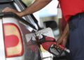 Às vésperas do 2º turno, governo Lula zera impostos federais da gasolina por um mês