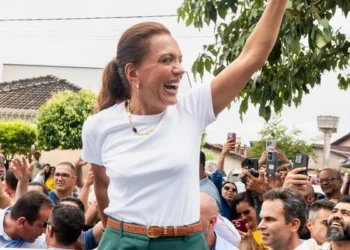 Esposa de candidato a presidente, baiana de Feira de Santana é eleita senadora com mais de um milhão de votos