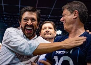 Tarcísio agradece a Deus, à família, a Jair Bolsonaro e a eleitores em discurso de vitória: ‘Quero fazer mais’