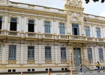 Prefeitura de Feira convoca para nomeação mais 261 professores