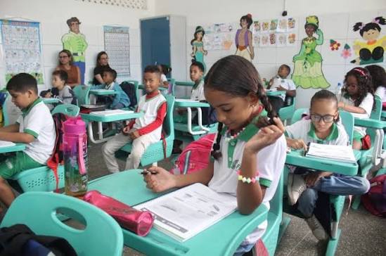Câmara aprova mudanças no Sistema Municipal de Educação e cria Política de Alfabetização em Feira de Santana
