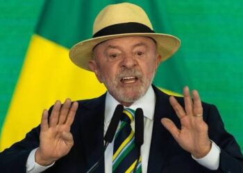 Lula (PT) é reeleito presidente do Brasil