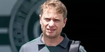Coritiba demite o técnico Fernando Seabra