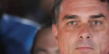 Aliado de Trump diz que Flávio Bolsonaro chegou aos EUA
