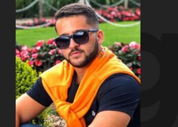 Dançarino de banda de pagode morre após cair de barco durante passeio com familiares em rio na Bahia