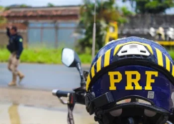 Vai viajar no feriadão? PRF reforça fiscalização na Bahia