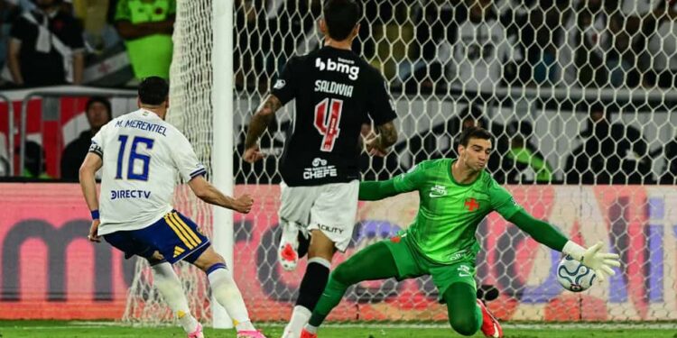 Vasco joga mal, não aproveita vantagem da ida e é eliminado pelo Boca Juniors